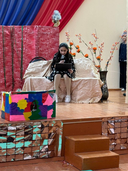 Новогодний утренник в начальной школе.